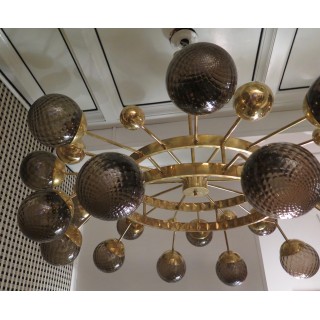 L 69  lampadario in ottone con sfere in vetro soffiato di Murano