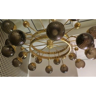 L 69  lampadario in ottone con sfere in vetro soffiato di Murano