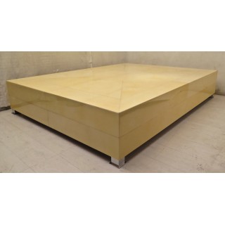 N 10 Tavolino da salotto rivestito in pergamena verniciata in resina